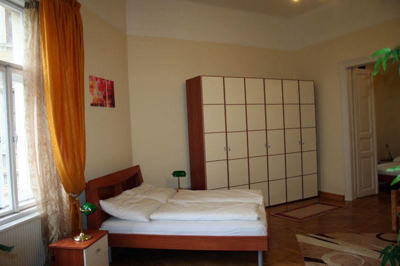 Hostel Walking Bed Budapest Downtown Exterior foto