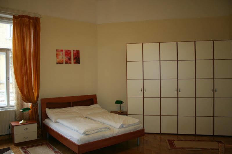 Hostel Walking Bed Budapest Downtown Exterior foto